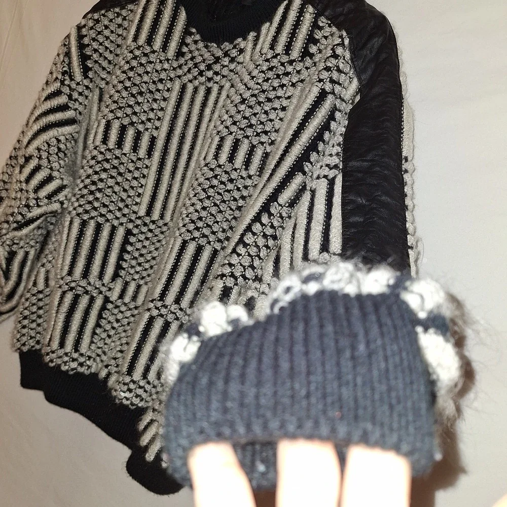 Vintage Street Scenes Sweater Mens M Black White Chunky Knit 90s Leather Patches